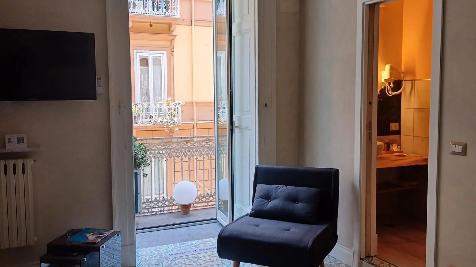 Domus Duomo B&B Napoli Oda ve Kahvaltı